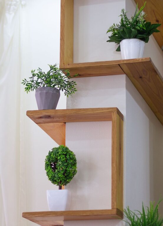 Creative Ways to Organize and Decorate Small Living Spaces